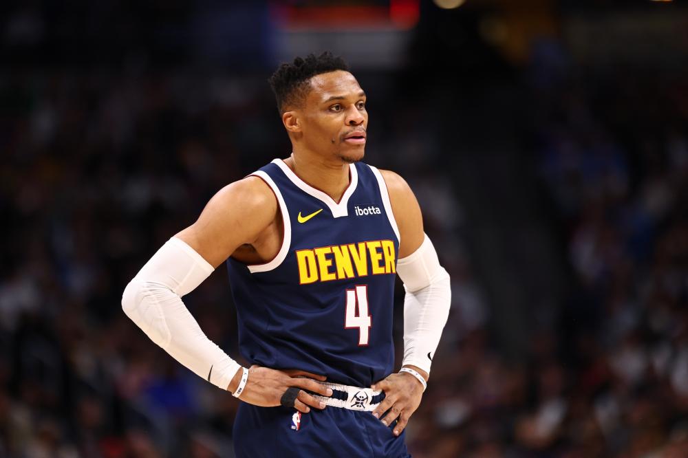 张玉宁在对 张玉宁在对