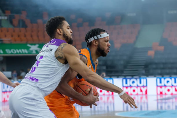 更展现了团 更展现了团