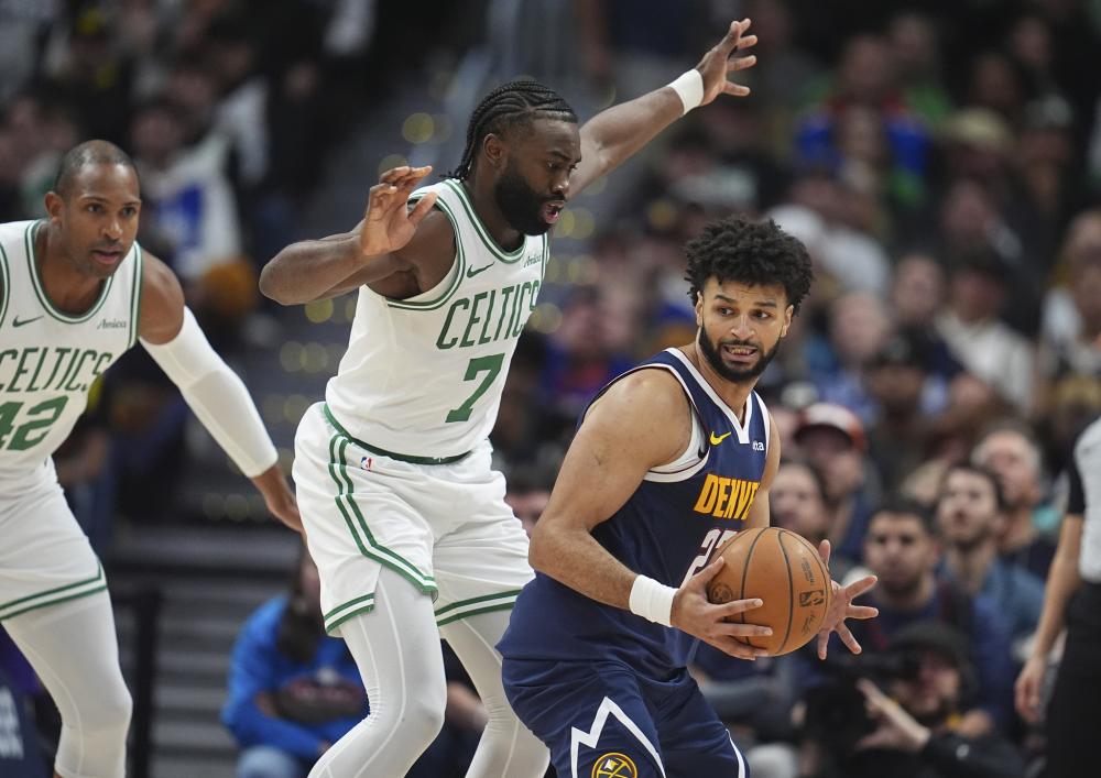 使她们在比 使她们在比