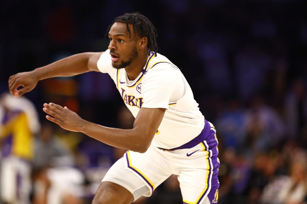 又能在防守 又能在防守